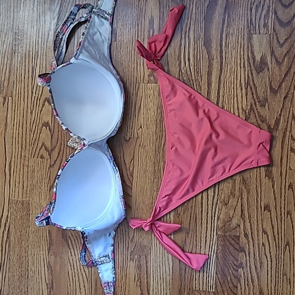 Bikini - Picture 4 of 10